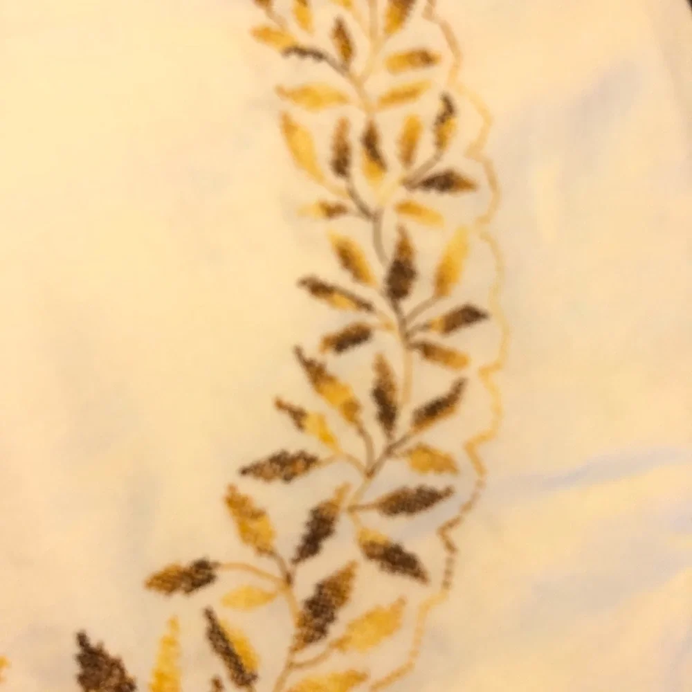 VINTAGE APPROX 82 x 64  EMBROIDERED WHEAT PATTERN LINEN TABLECLOTH